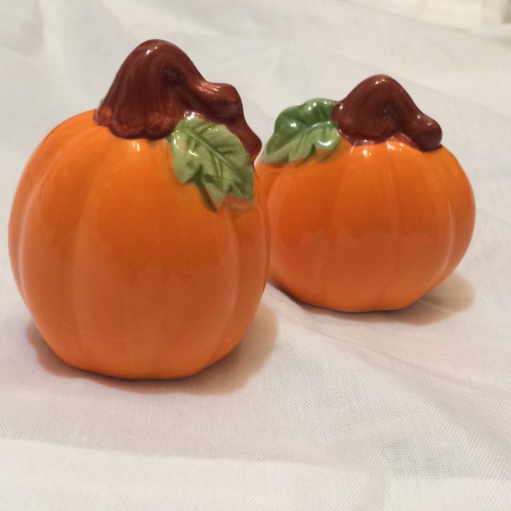 Halloween Pumpkin Fall Salt & Pepper Shakers 🎃